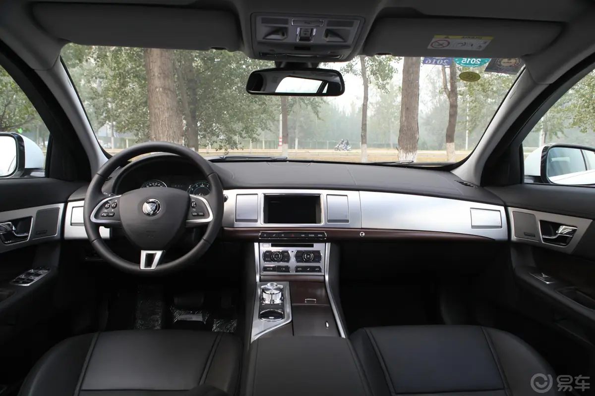 捷豹XF2.0T Sportbrake 豪华版内饰全景正拍