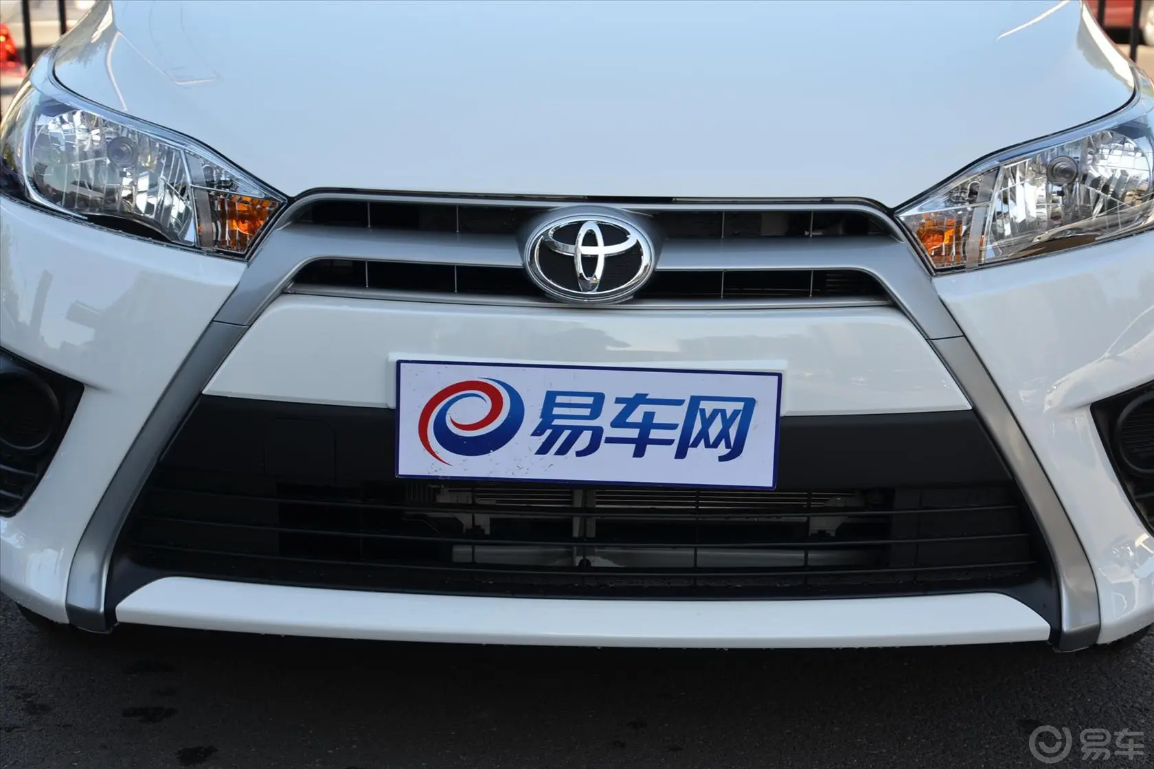 YARiS L 致炫1.5L 自动 魅动版前格栅侧俯拍