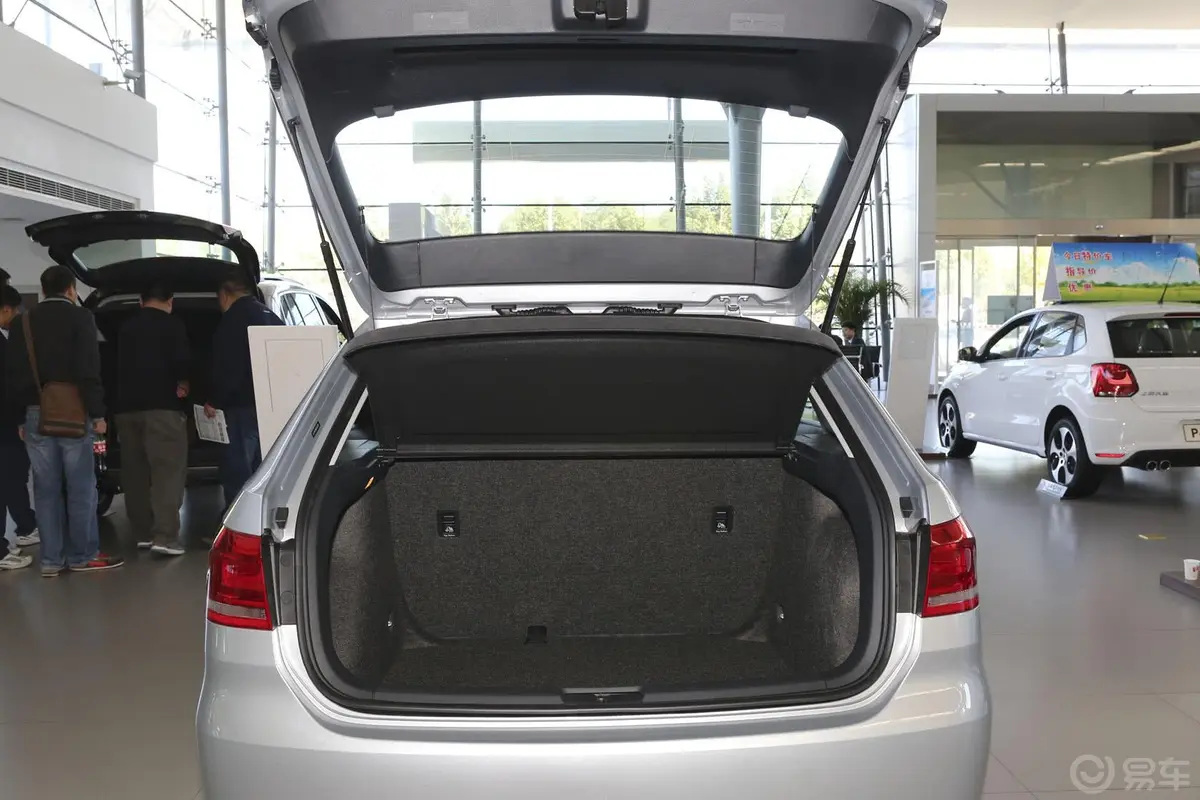 朗行1.6L 自动 风尚版行李箱空间