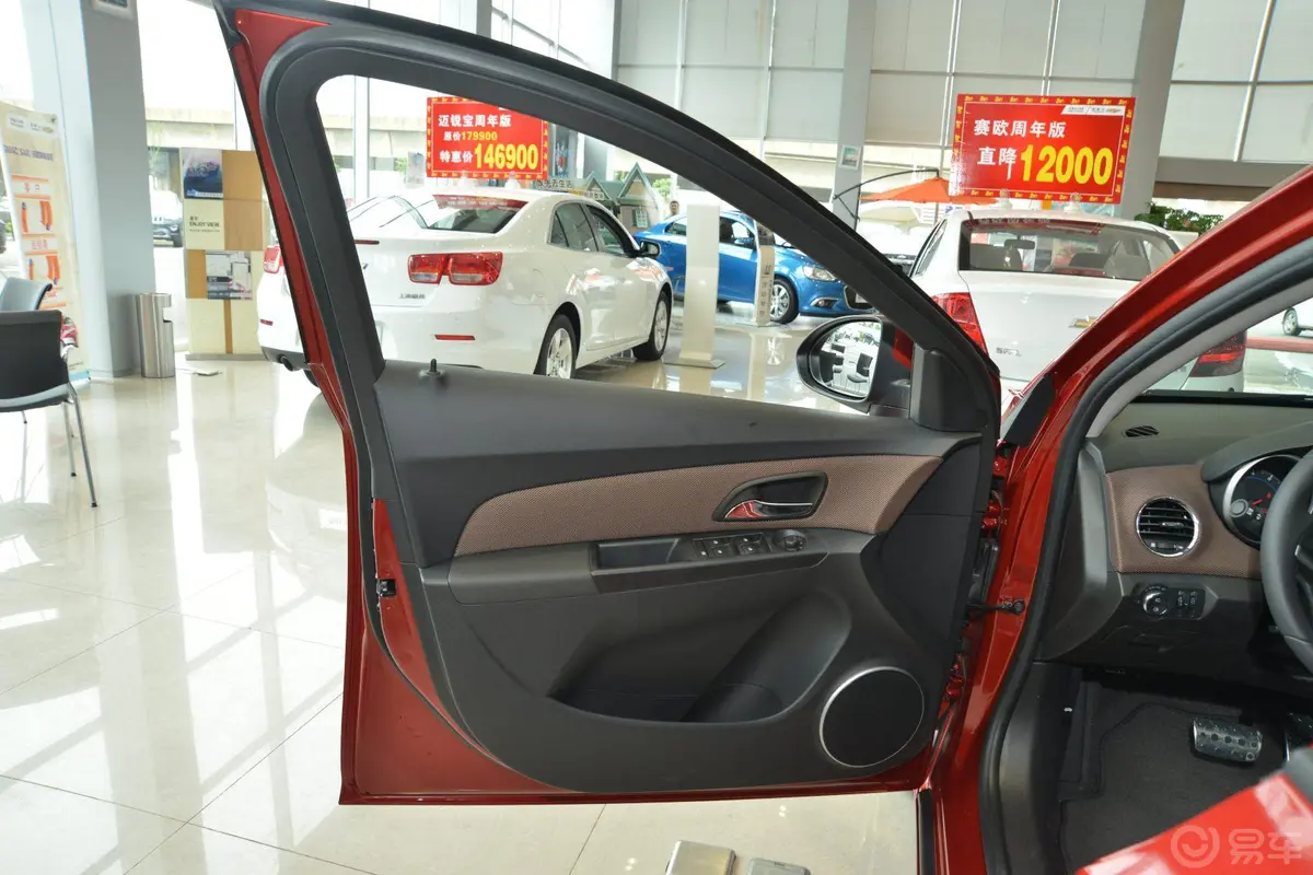 科鲁兹两厢 1.6L 自动 豪华版驾驶员侧车门内门板