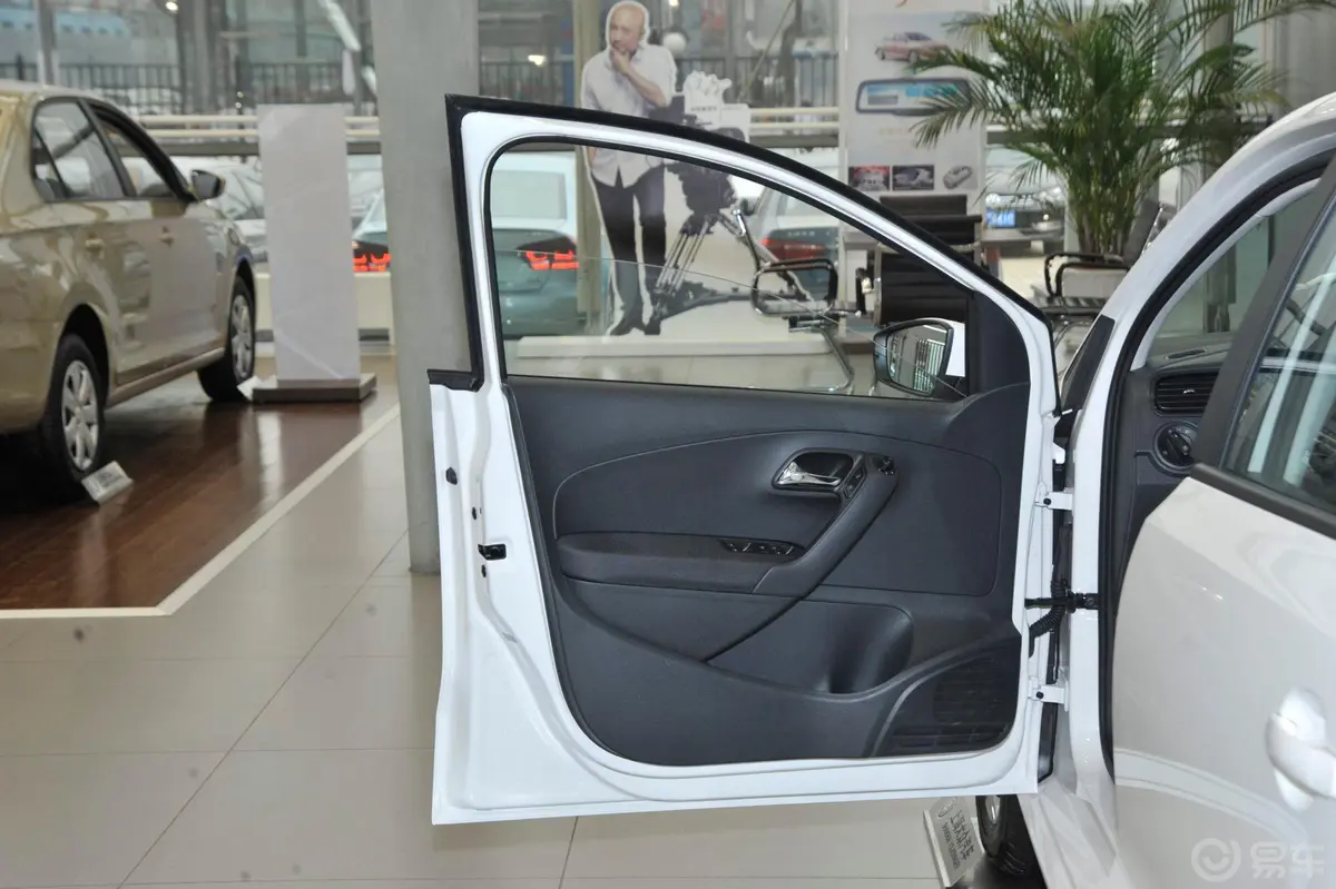 Polo1.4L 手动 风尚版驾驶员侧车门内门板