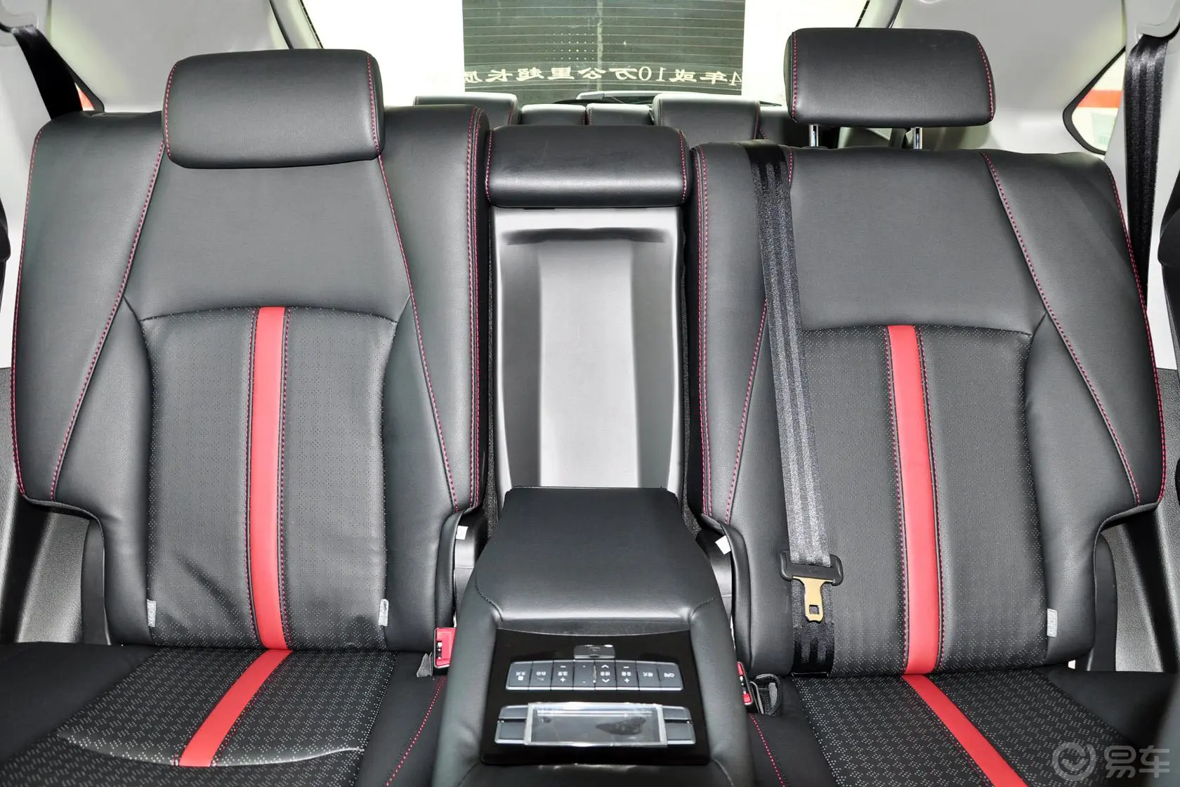 比亚迪S72.0TID 手自一体 旗舰型 7座后排座椅