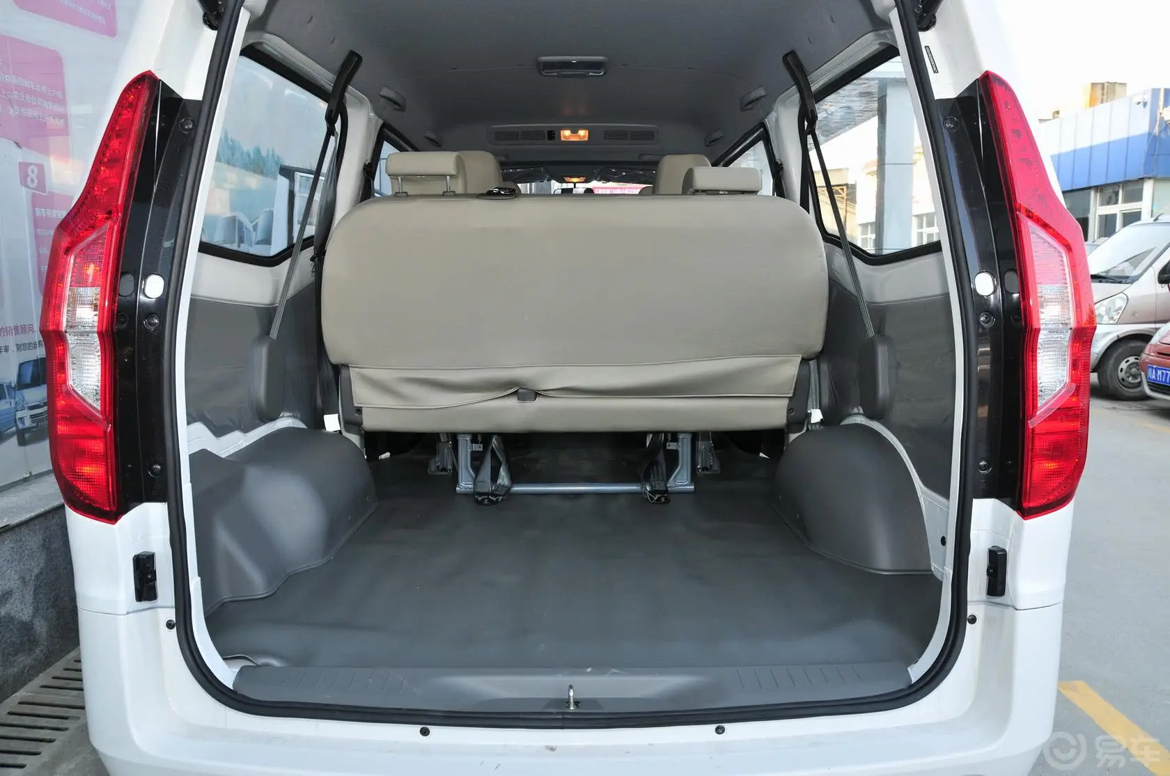 五菱征程经典1.8L MT 舒适型 9座行李箱空间