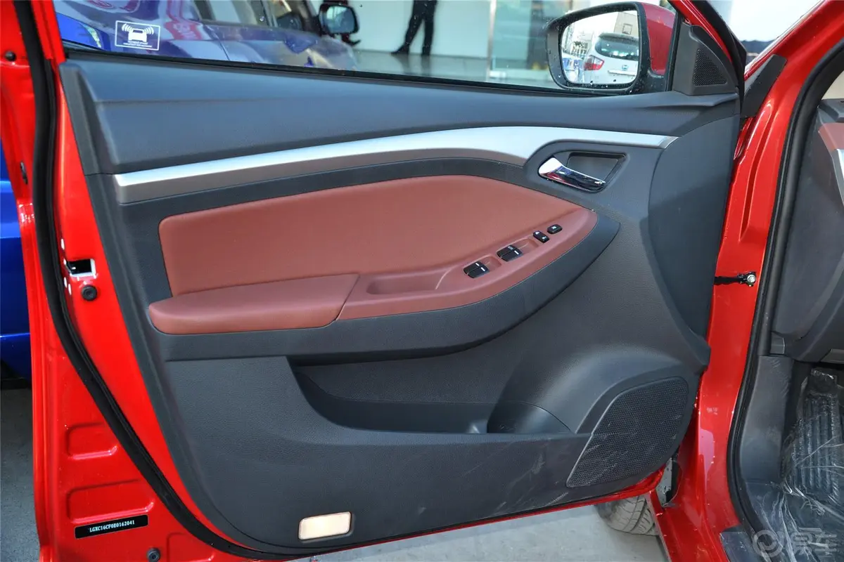 比亚迪G51.5TI 手动 尊贵型驾驶员侧车门内门板