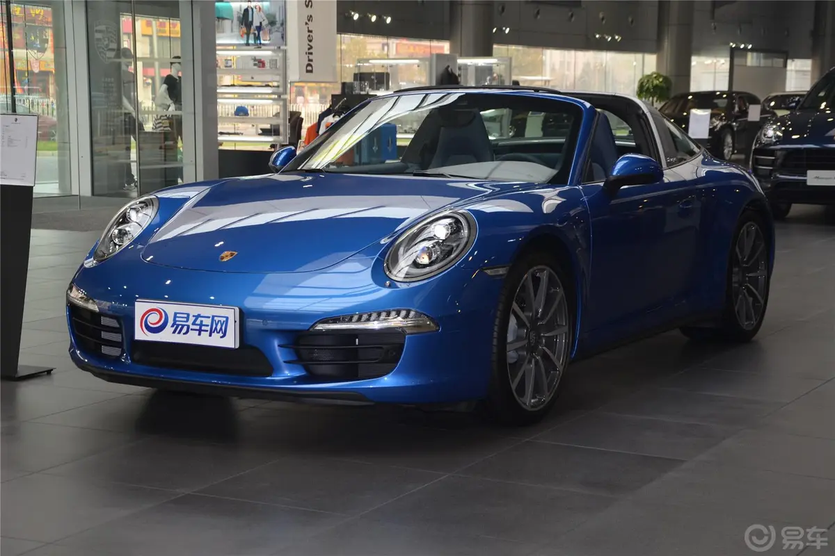 保时捷911Targa 4 3.4L侧前45度车头向左水平