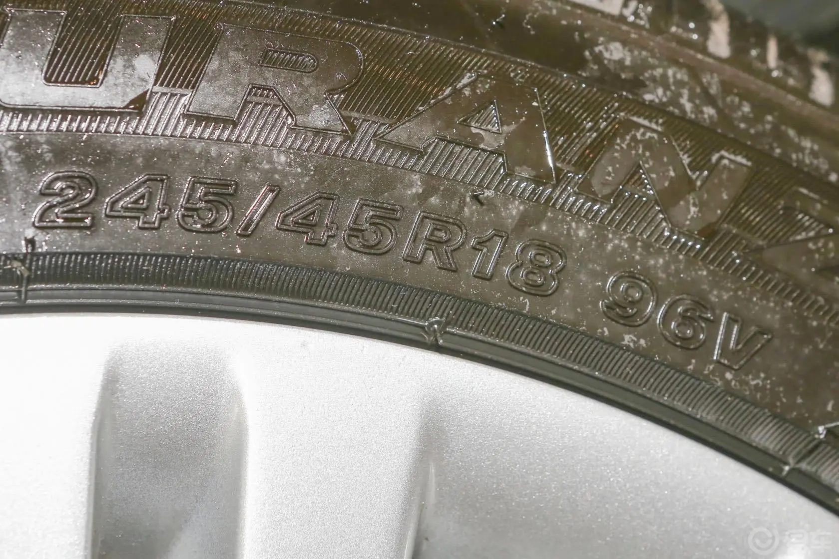 君威2.4L 自动 精英时尚型轮胎规格
