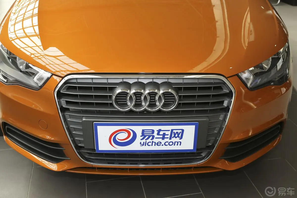 奥迪A1Sportback 30TFSI 时尚型前格栅侧俯拍