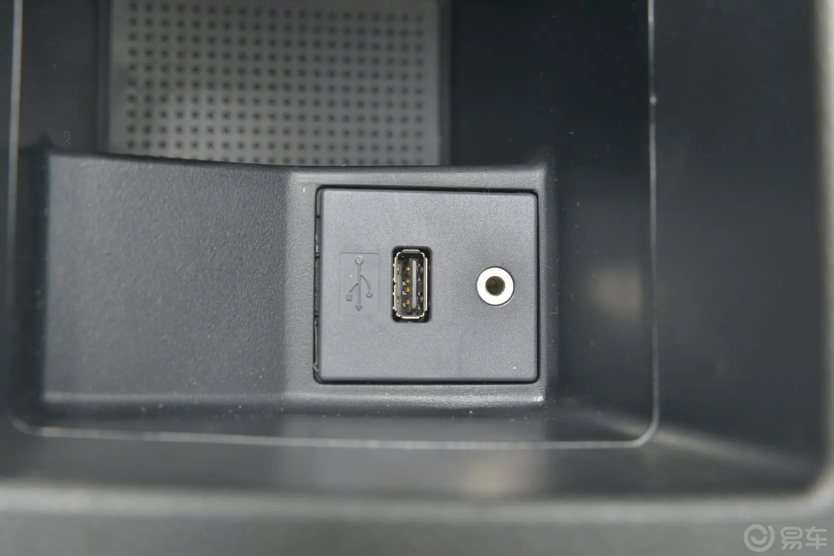 绅宝D501.5L CVT 标准版USB接口