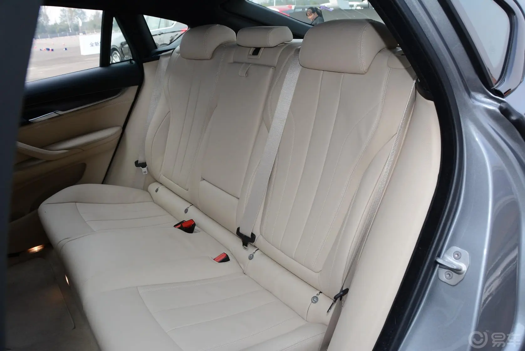 宝马X6xDrive50i M运动型后排座椅