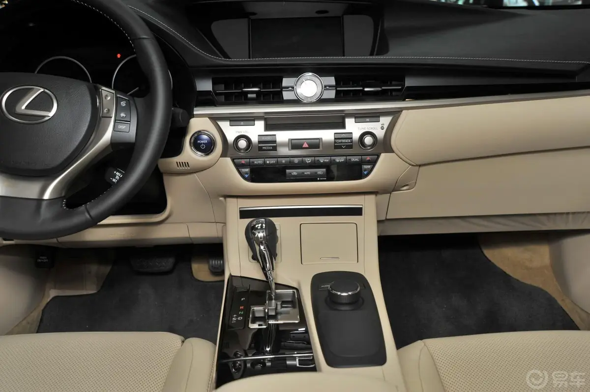 雷克萨斯ES300h 舒适版中控台整体