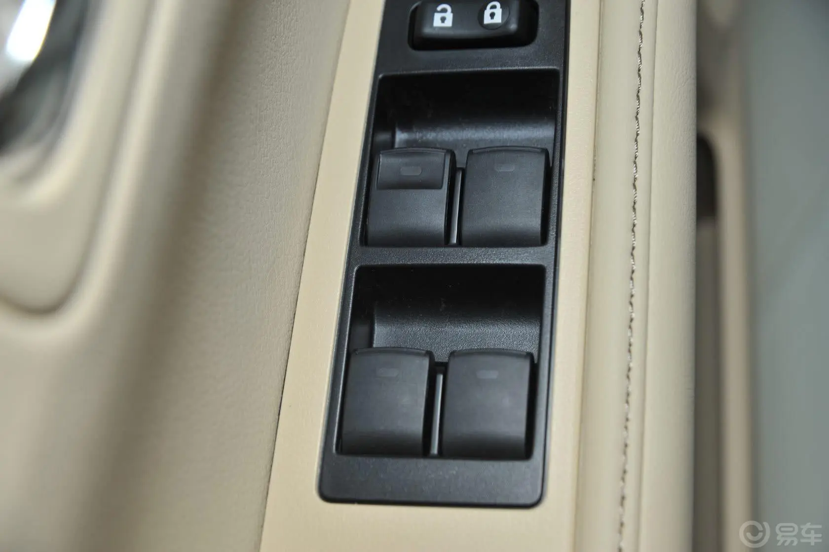 雷克萨斯ES300h 舒适版车窗升降键