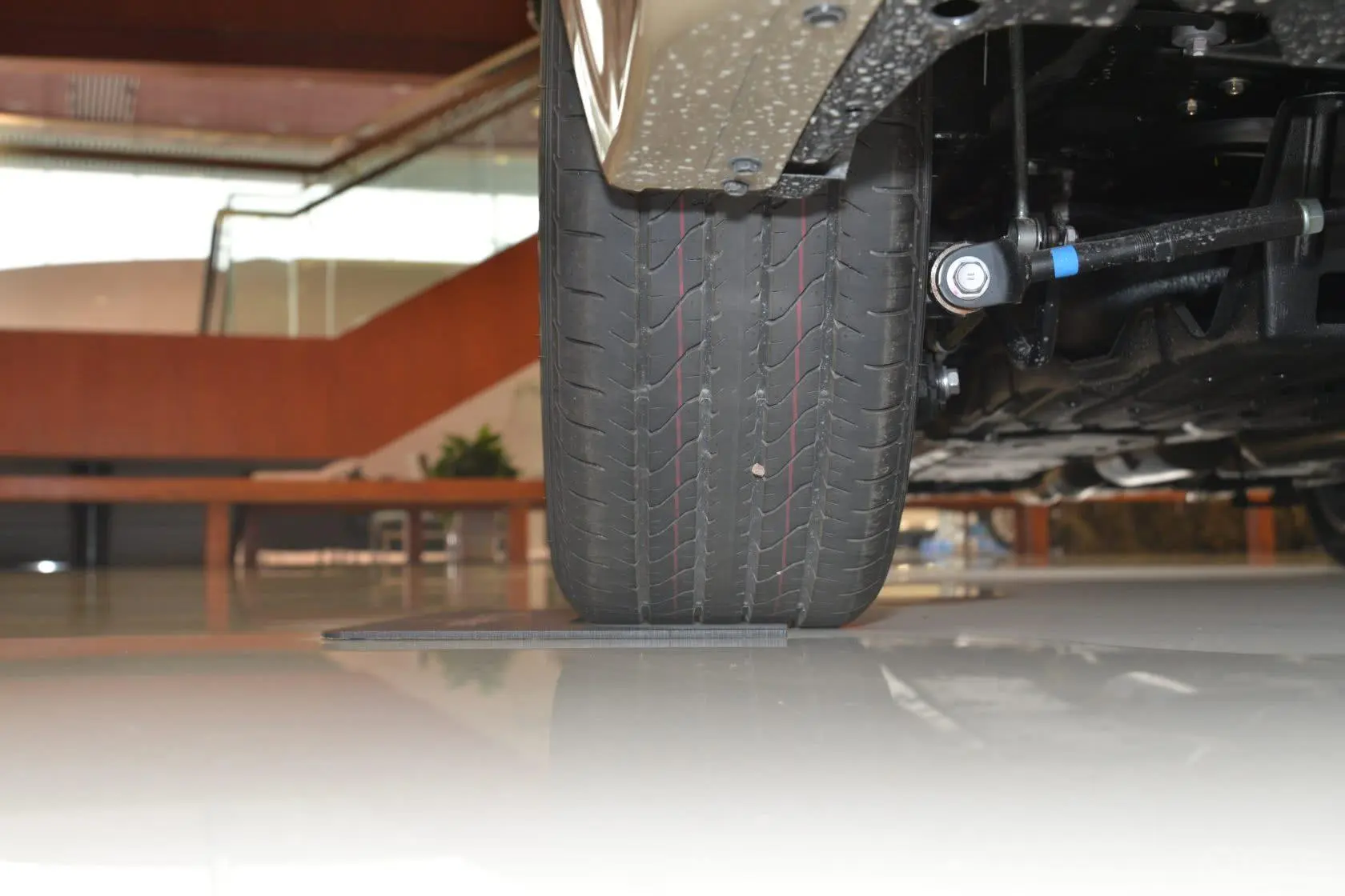 雷克萨斯ES300h 精英版轮胎花纹