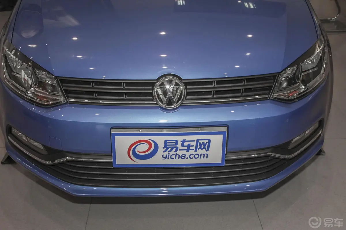 Polo1.6L 自动 舒适版前格栅侧俯拍