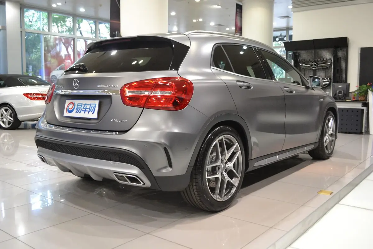 奔驰GLA AMGGLA 45 AMG 4MATIC侧后45度车头向右水平