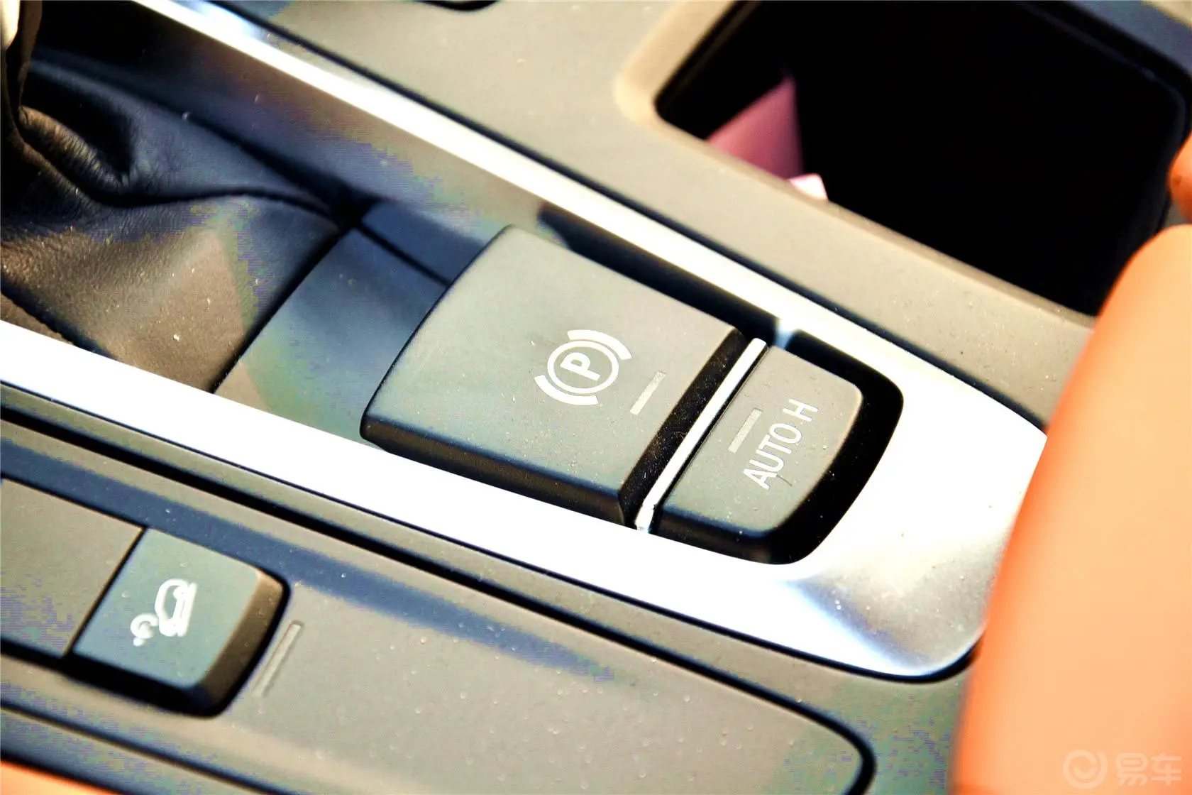 宝马X6xDrive35i 尊享型驻车制动（手刹，电子，脚刹）