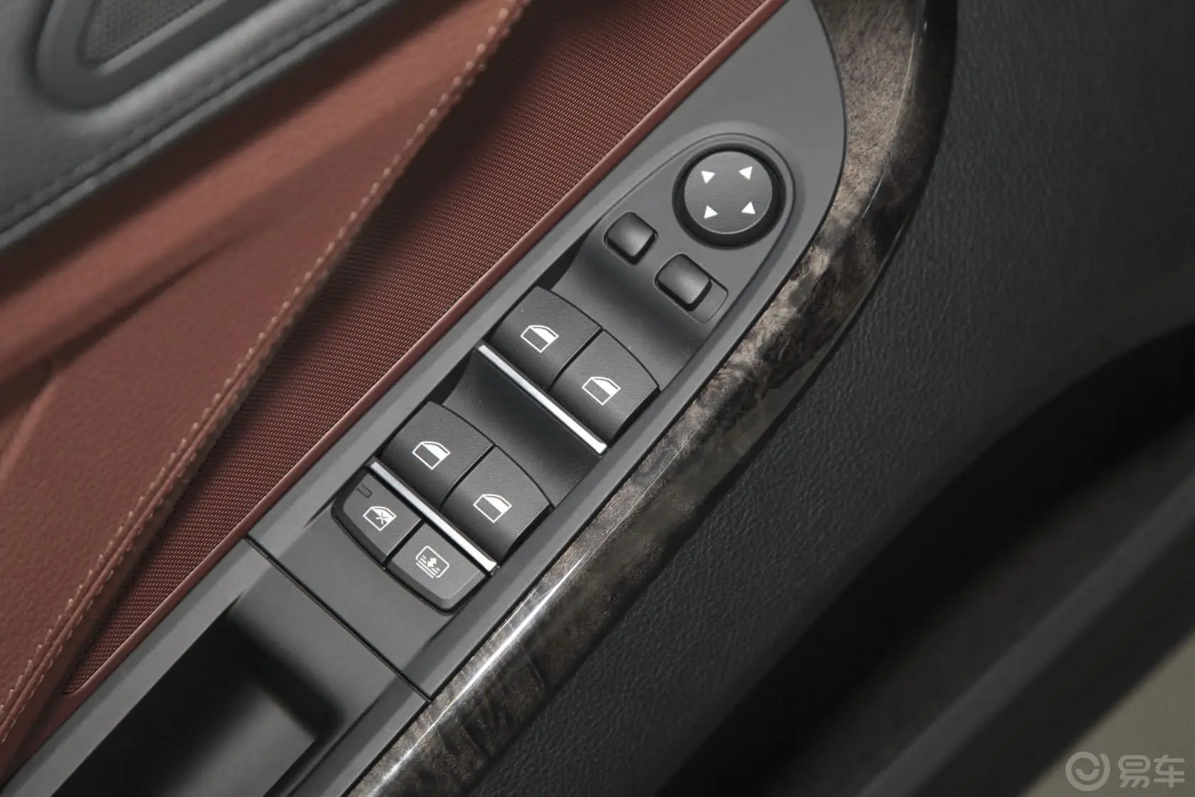 宝马6系640i xDrive Gran Coupe车窗升降键