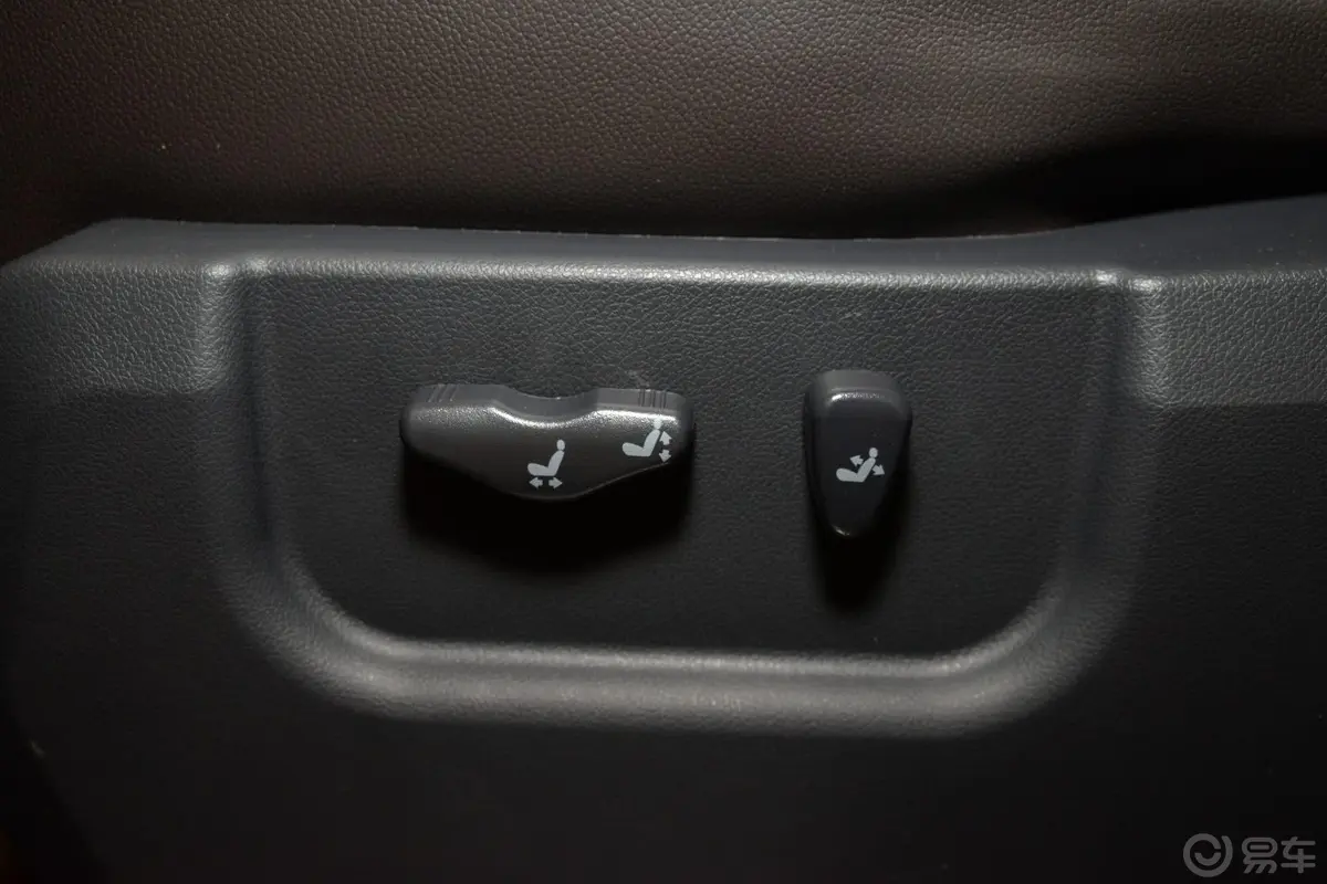 科雷傲(进口)2.5L 四驱 Touring限量版座椅调节键