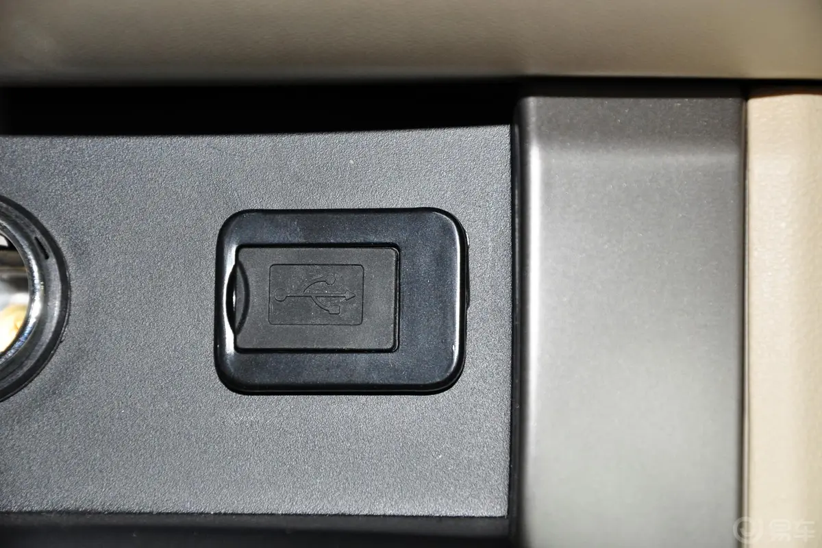 海马M31.5L 自动 七彩领航版USB接口