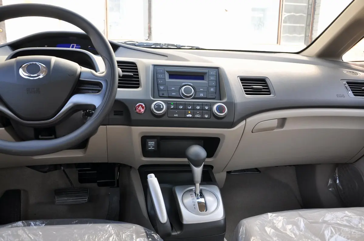 思铭1.8L 自动 舒适版中控台驾驶员方向