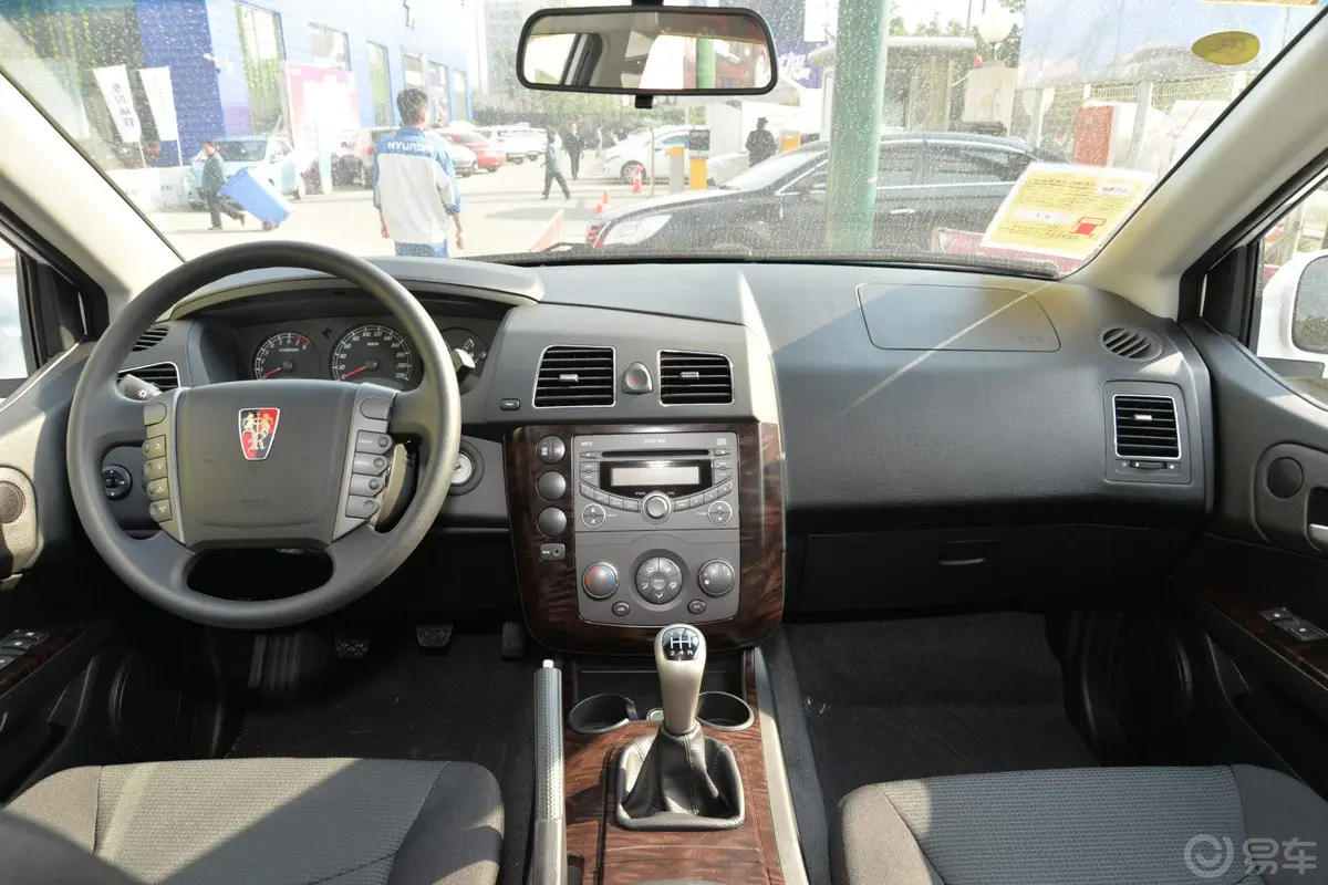 荣威W51.8T 手动 两驱 驰域特装版前排车顶中央控制区