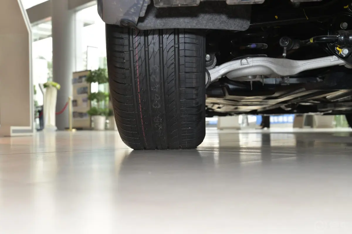 索纳塔(进口)2.0L 自动 Hybrid轮胎花纹
