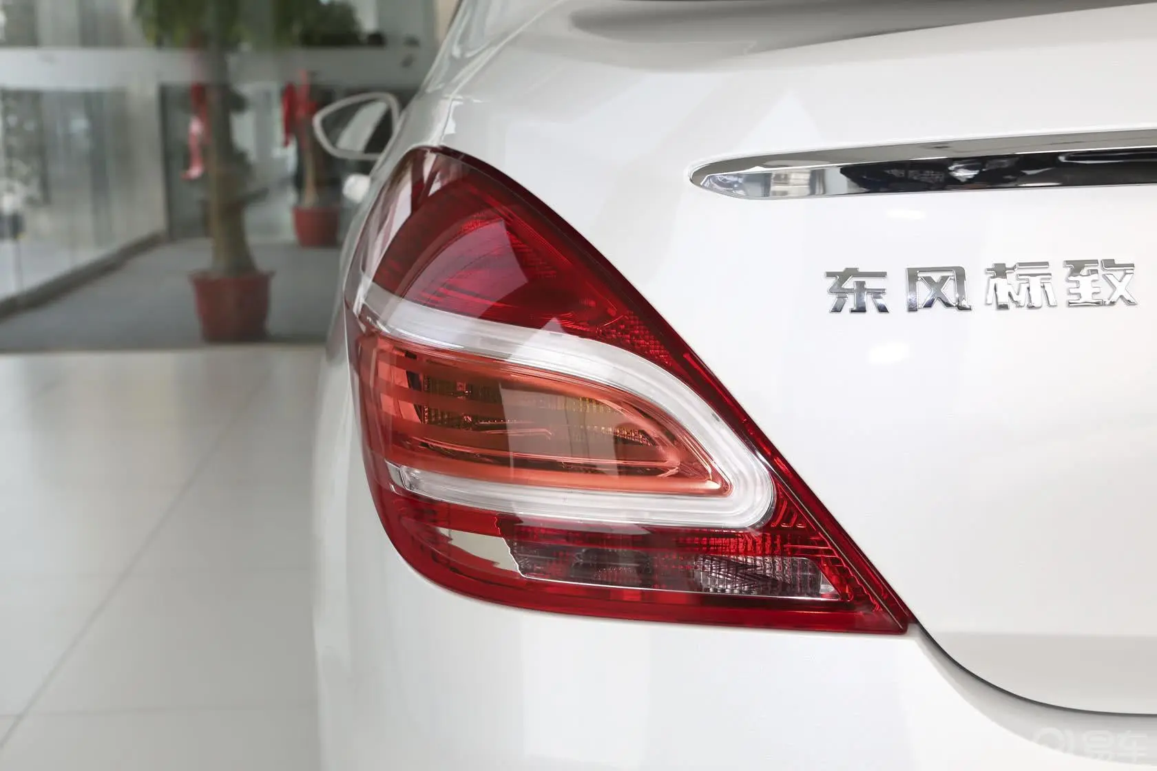 标致3081.6L 手动 优尚型 音乐导航版外观