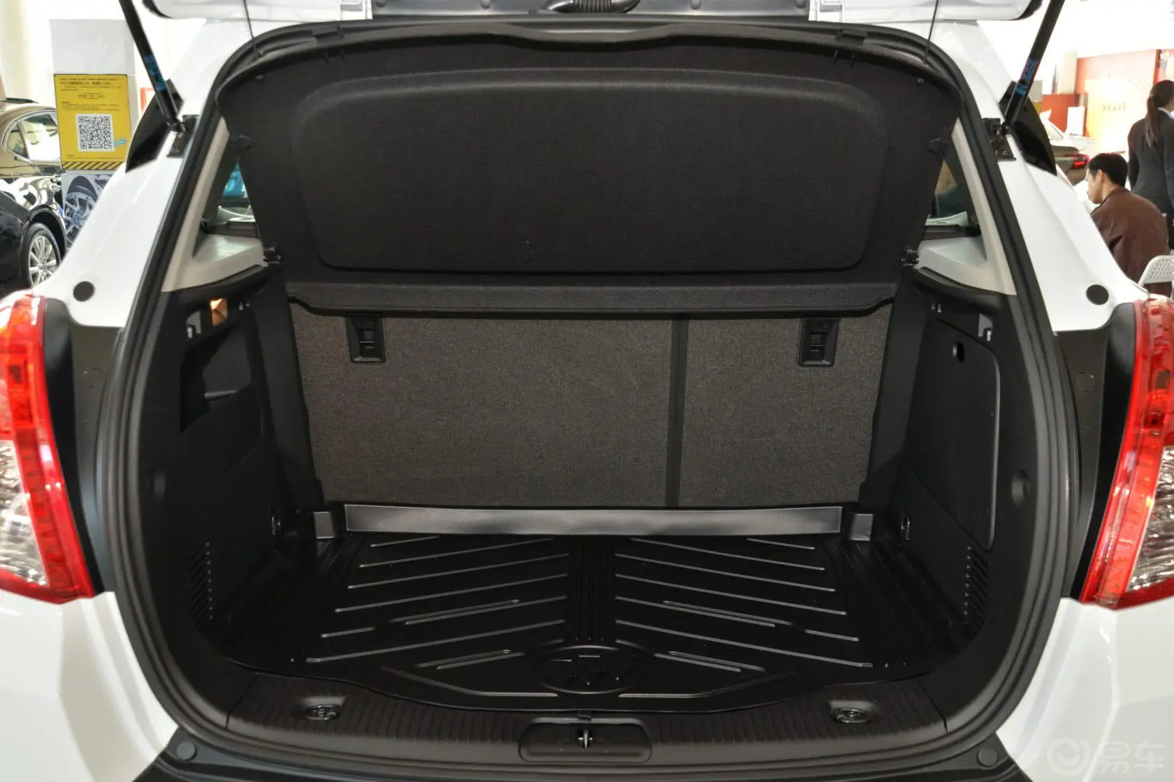 昂科拉1.4T 自动 两驱 母亲节特供版行李箱空间