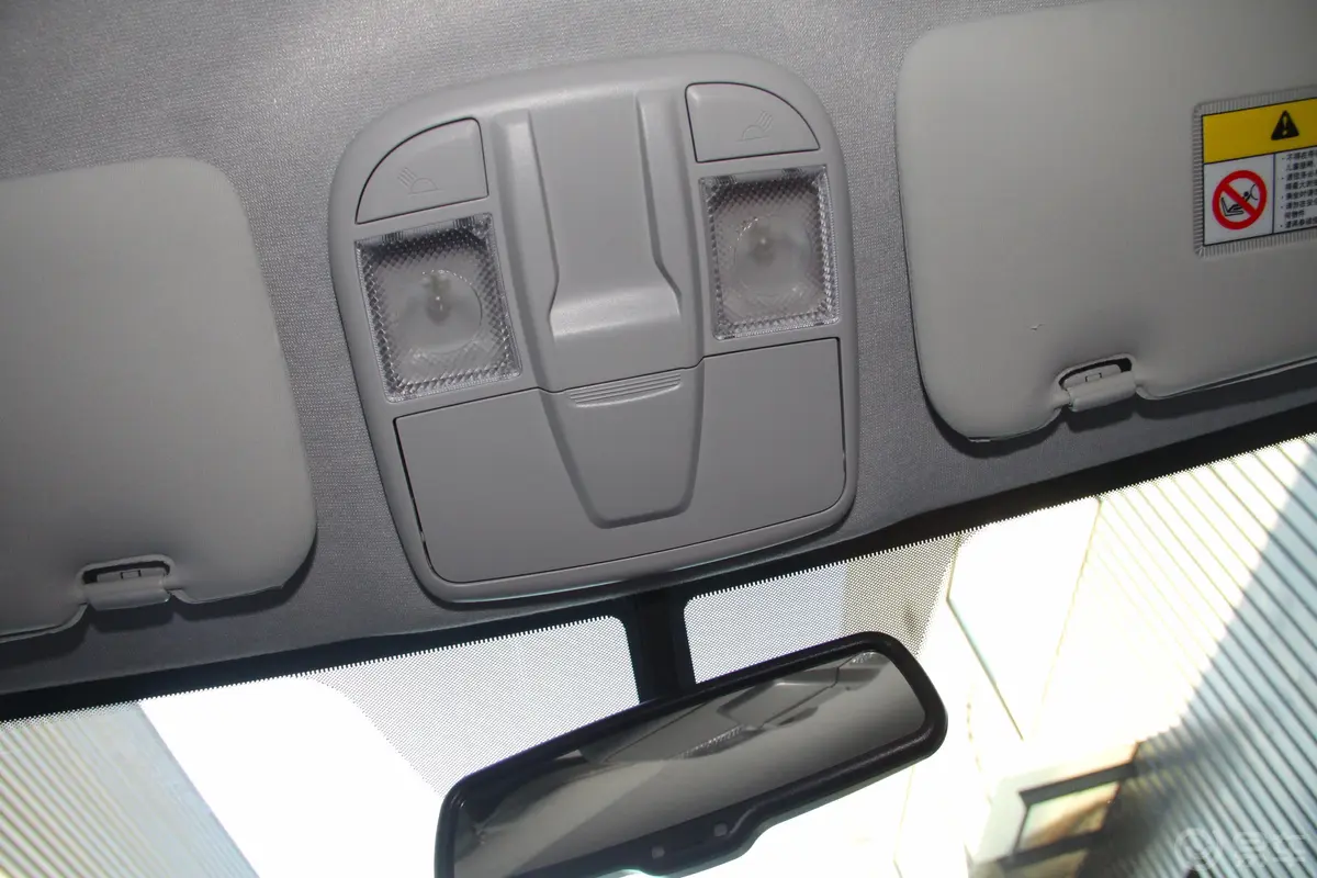 海马S72.0L 手动 智享版前排车顶中央控制区