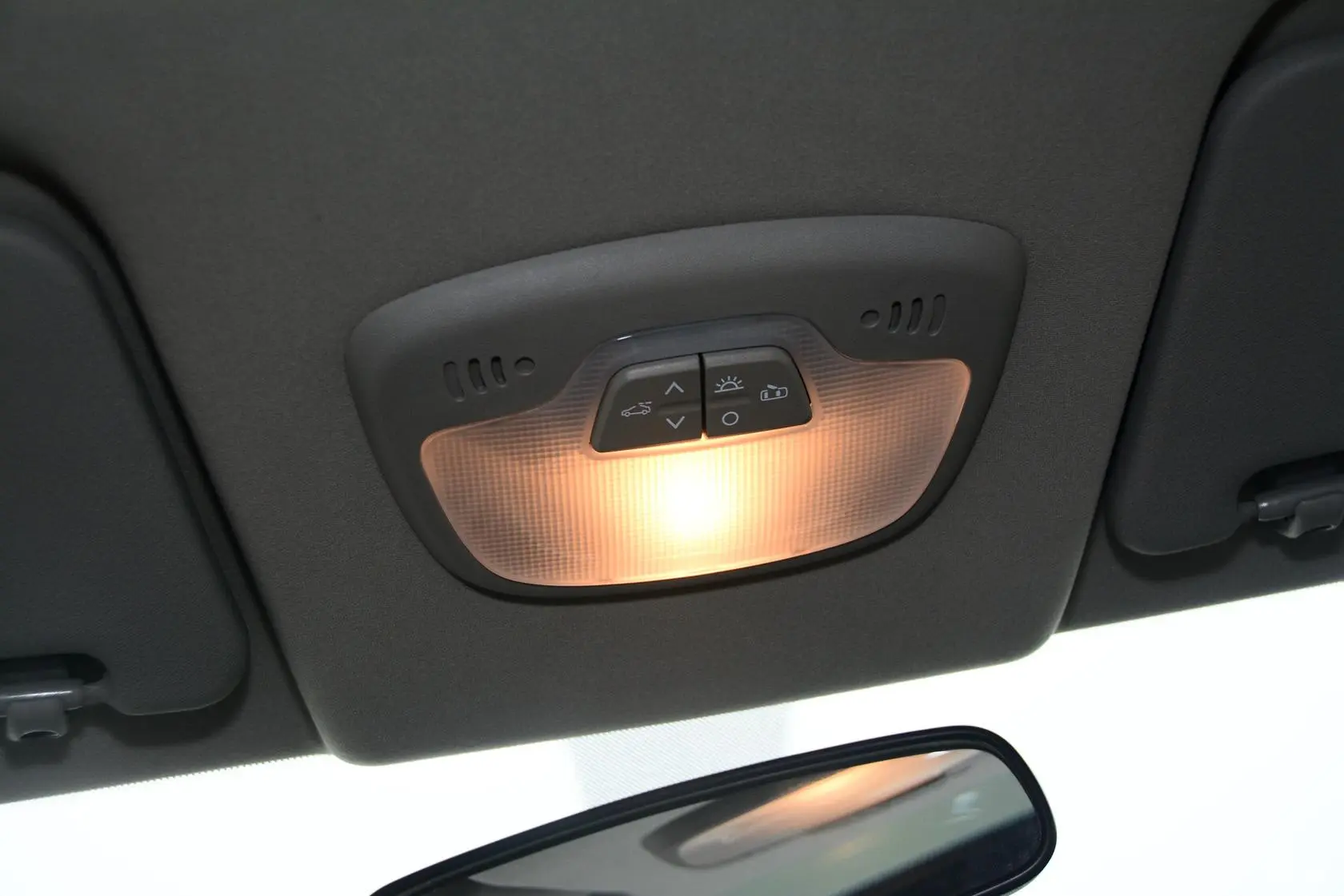 赛欧3赛欧3 1.3L 手动 理想天窗版前排车顶中央控制区