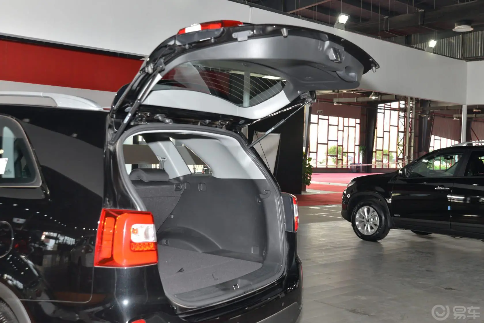 索兰托2.4L 汽油 舒适版 五座行李厢开口范围