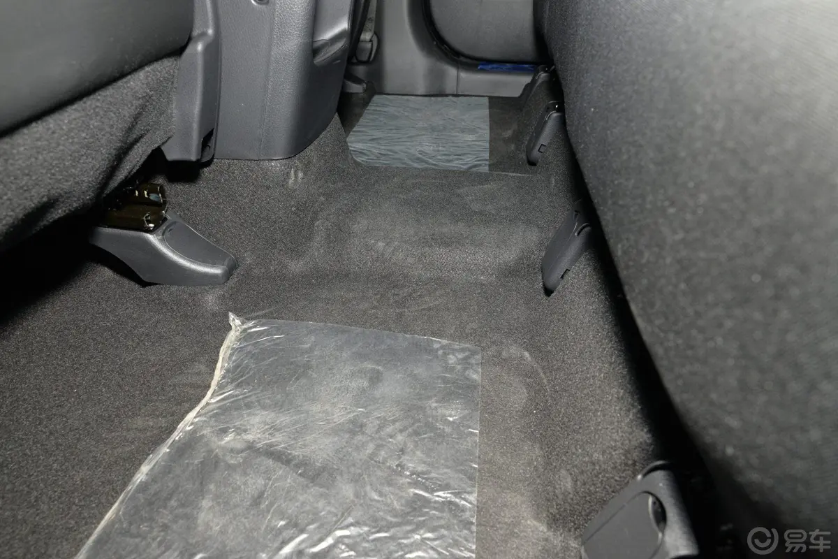 索兰托2.4L 汽油 舒适版 五座空间