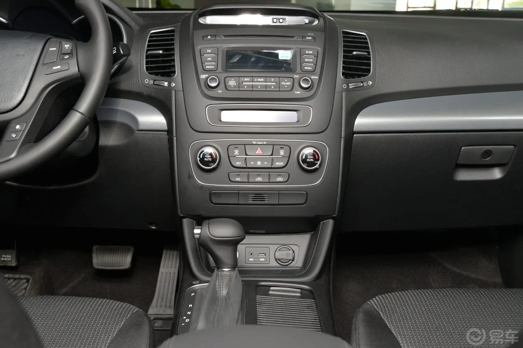 索兰托2.4L 汽油 舒适版 五座中控台整体