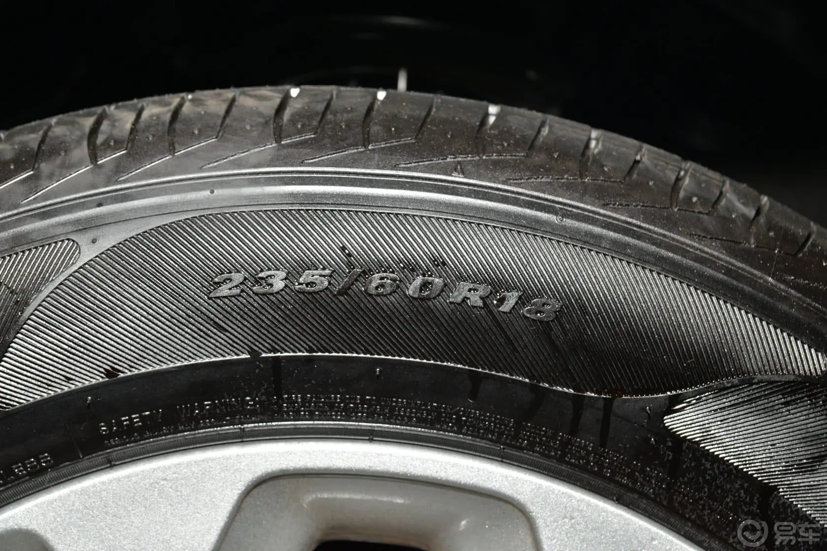 索兰托2.2L 柴油 豪华版 五座轮胎规格