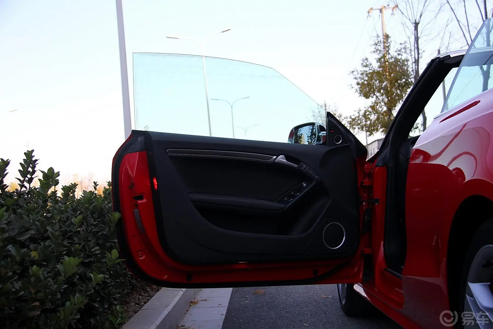 奥迪S5Cabriolet 3.0T驾驶员侧车门内门板
