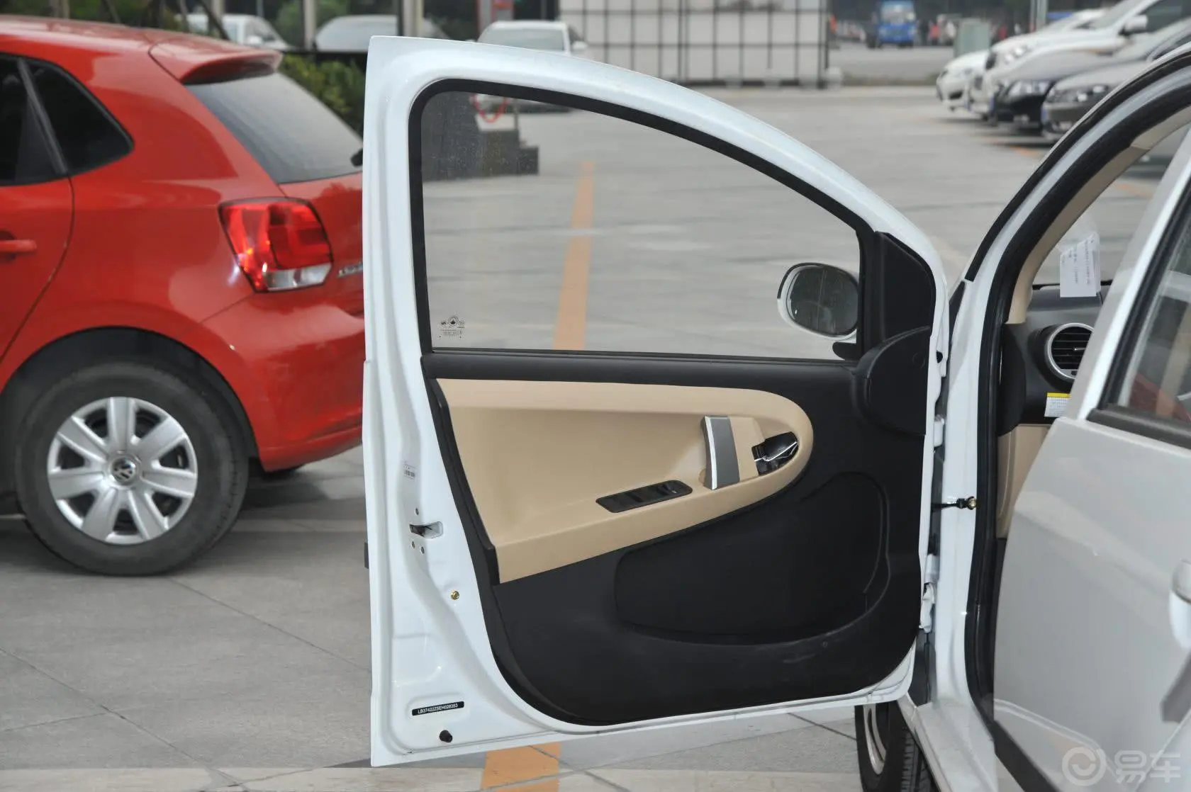 经典熊猫CROSS 1.3L 手动 精英型驾驶员侧车门内门板