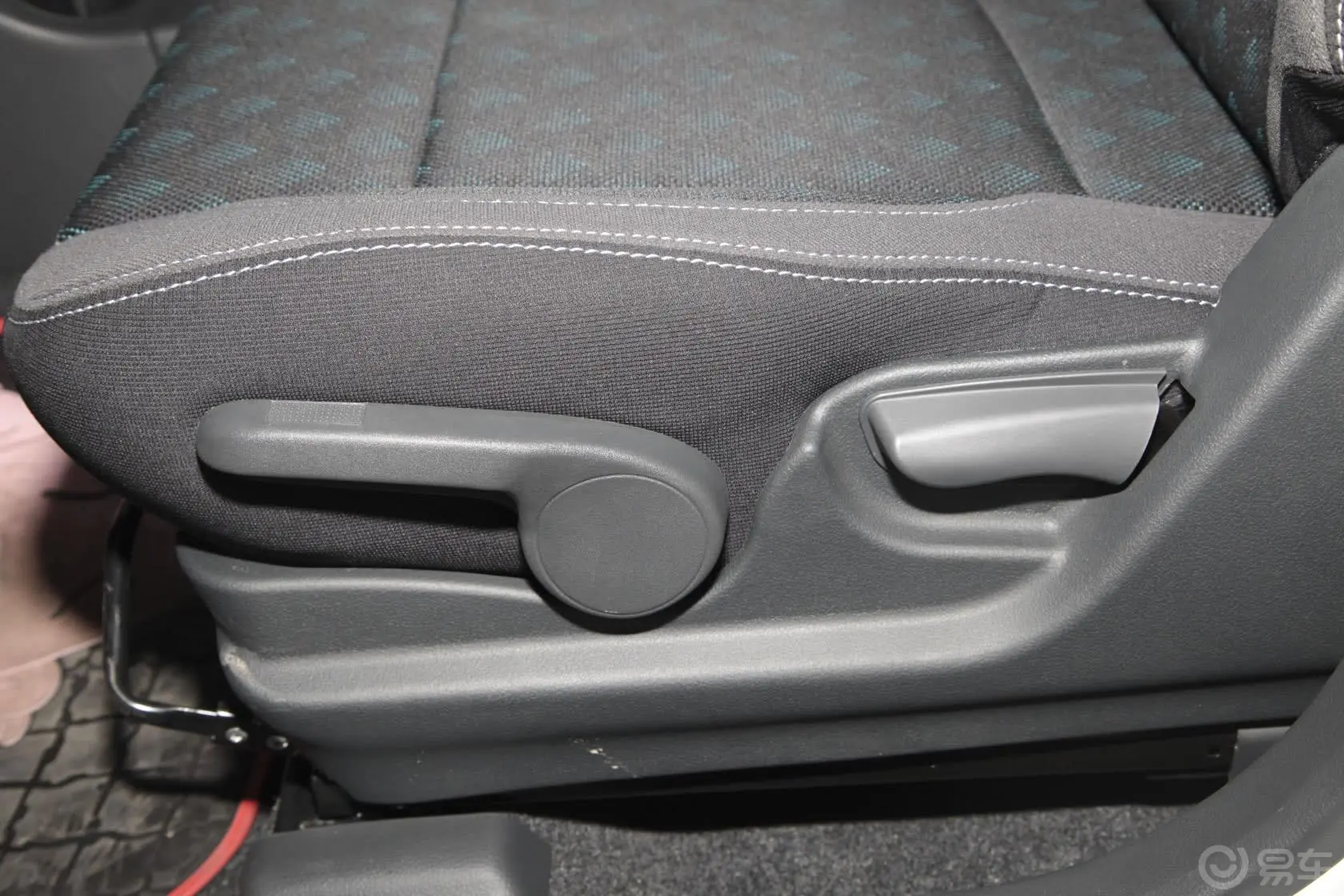 利亚纳A6三厢 1.4L 手动 畅想型座椅调节键