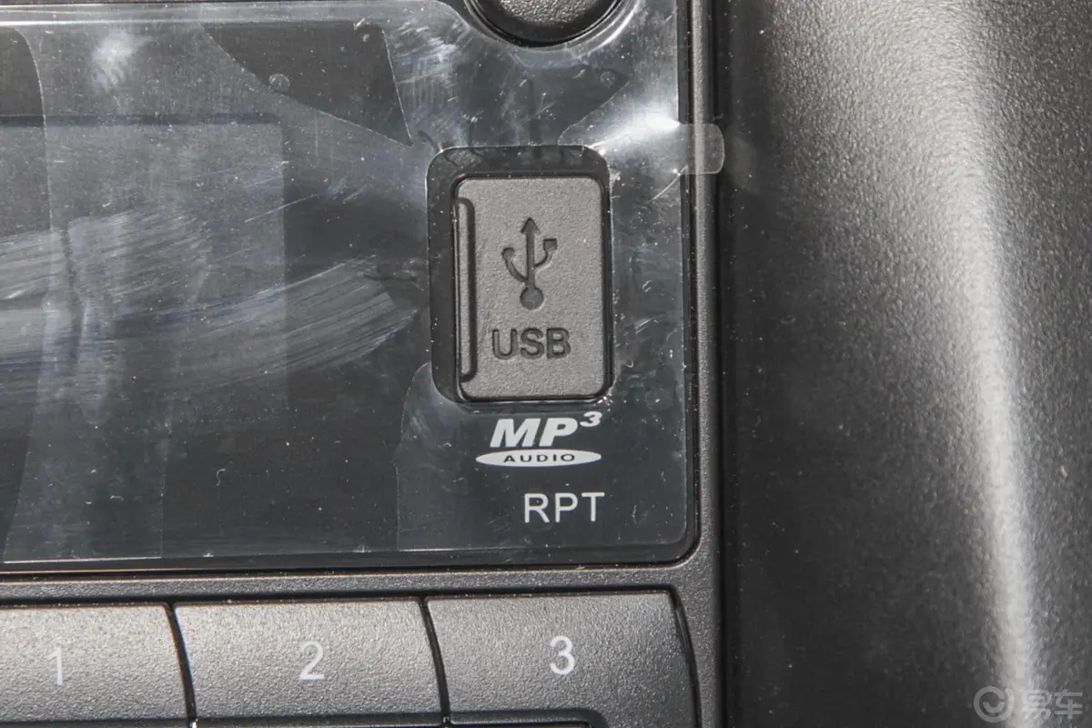 利亚纳A6三厢 1.4L 手动 畅想型USB接口