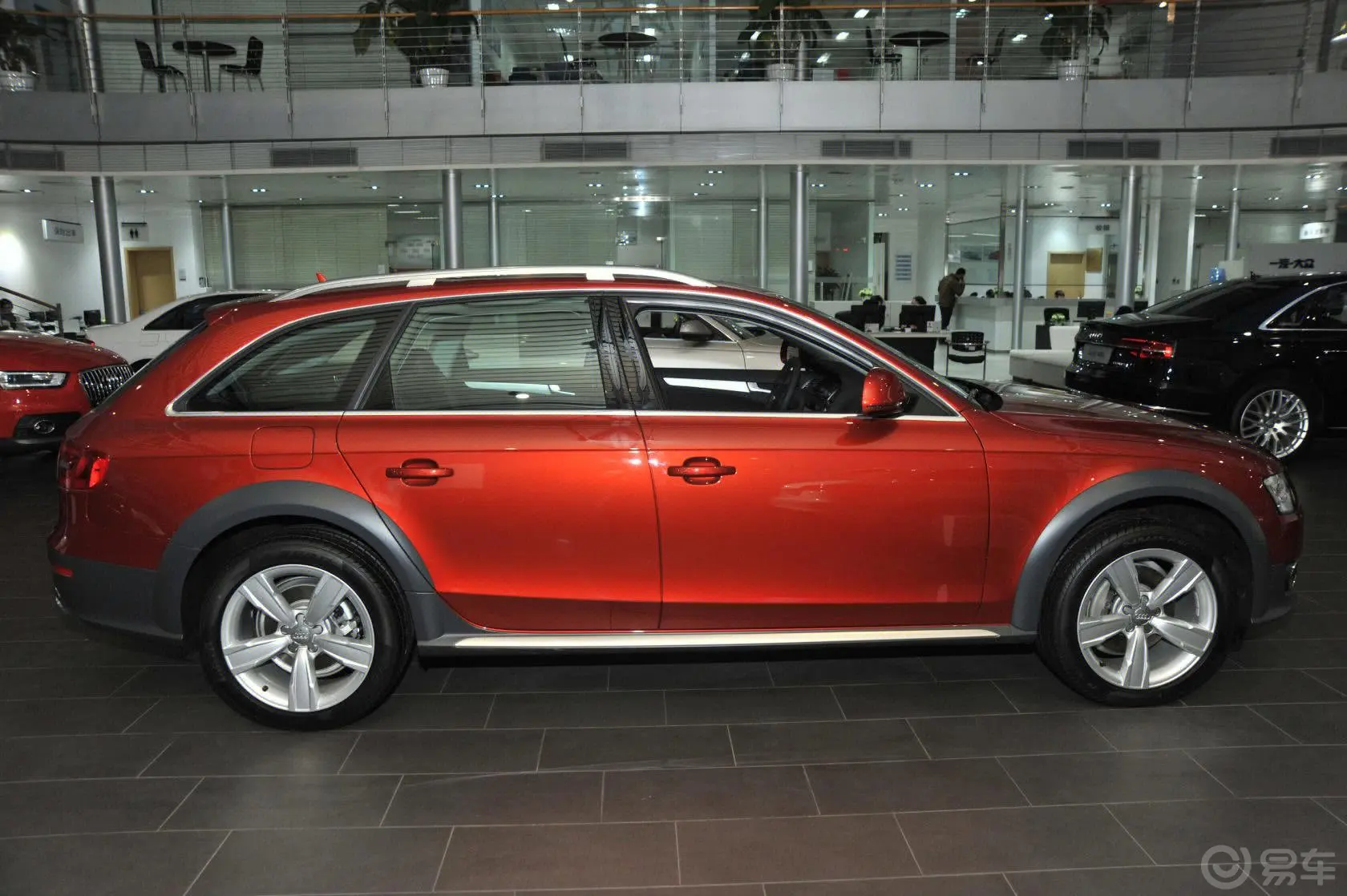 奥迪A4(进口)40TFSI allroad quattro plus正侧车头向右水平