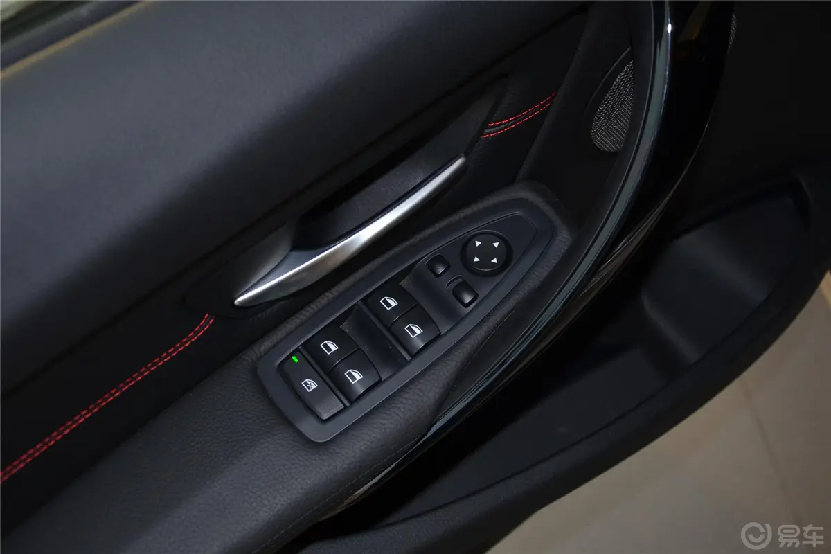 宝马3系328i xDrive 运动设计套装车窗升降键