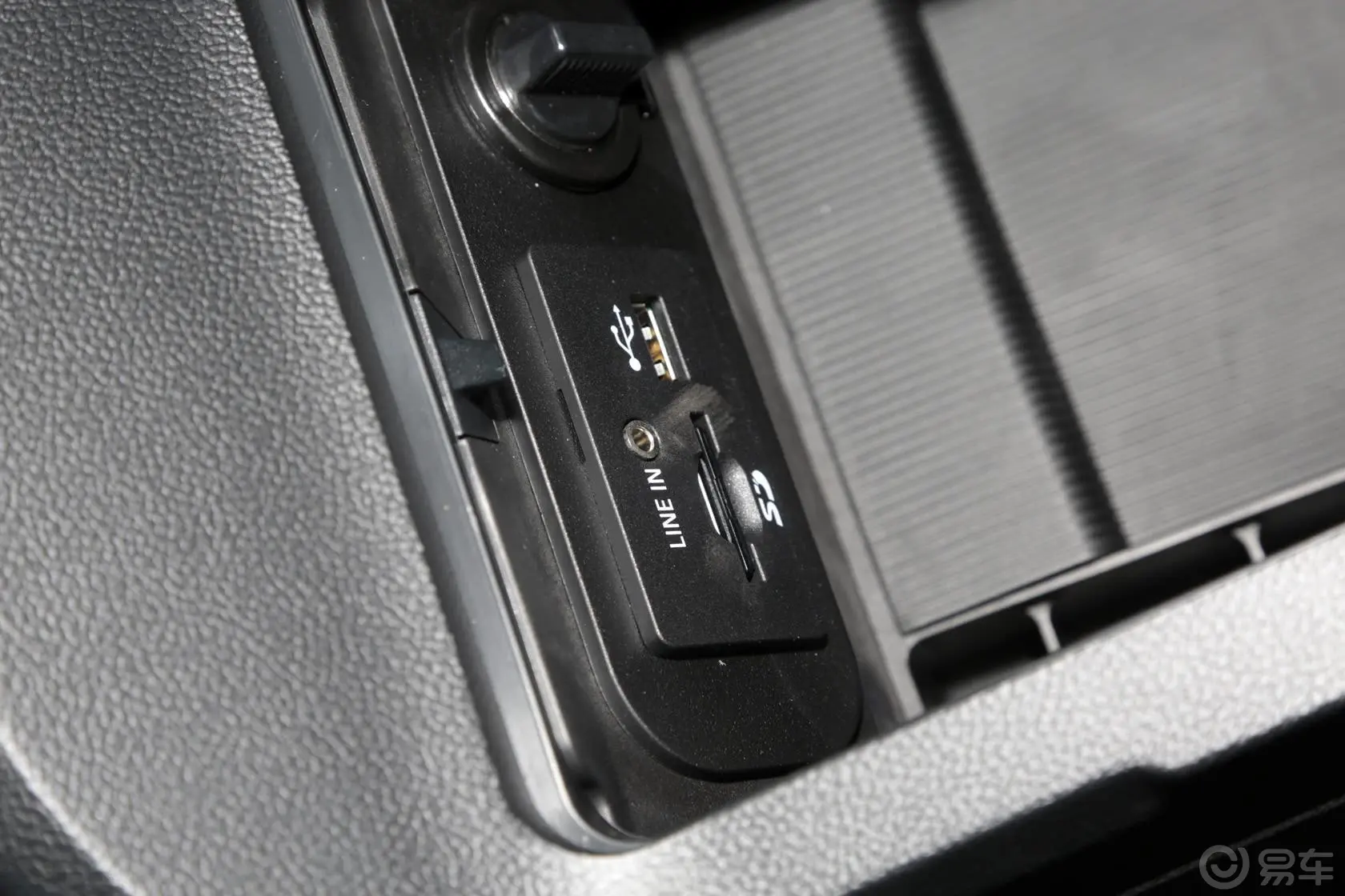 Mustang2.3L 手自一体 50周年纪念版USB接口