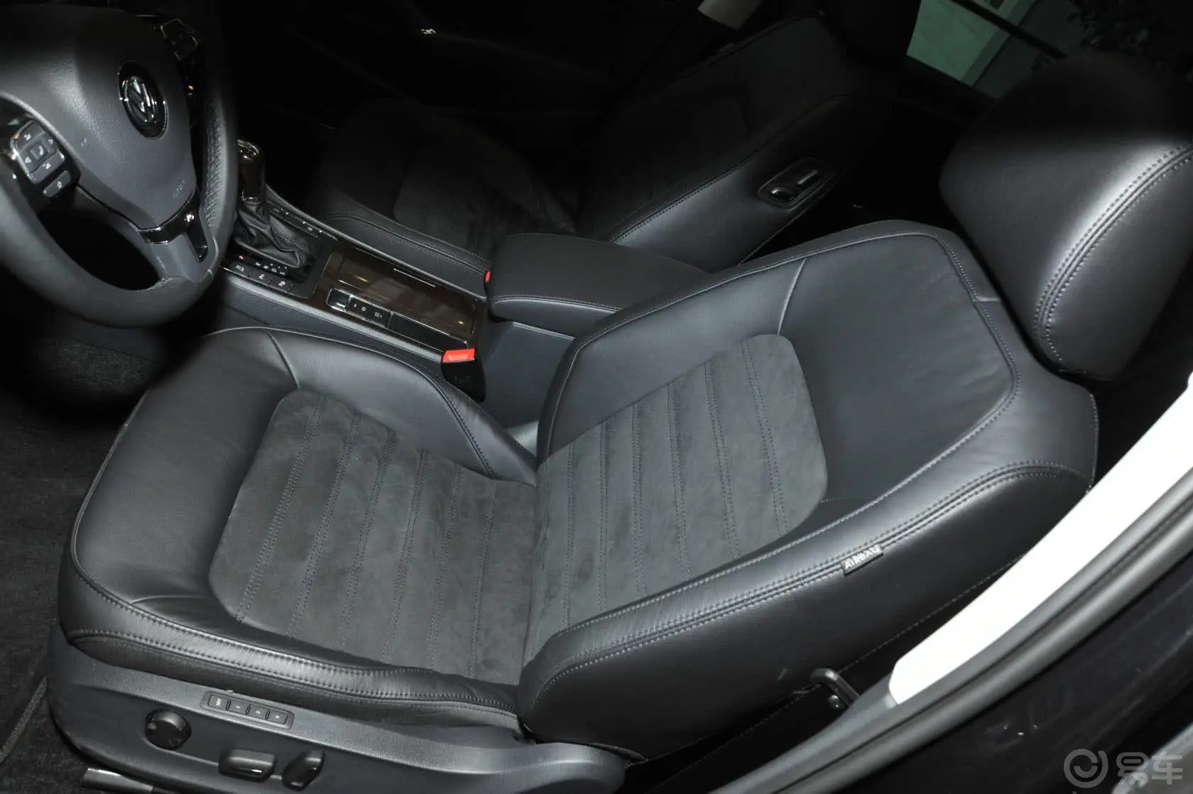 帕萨特3.0L 双离合 V6 旗舰尊享版驾驶员座椅