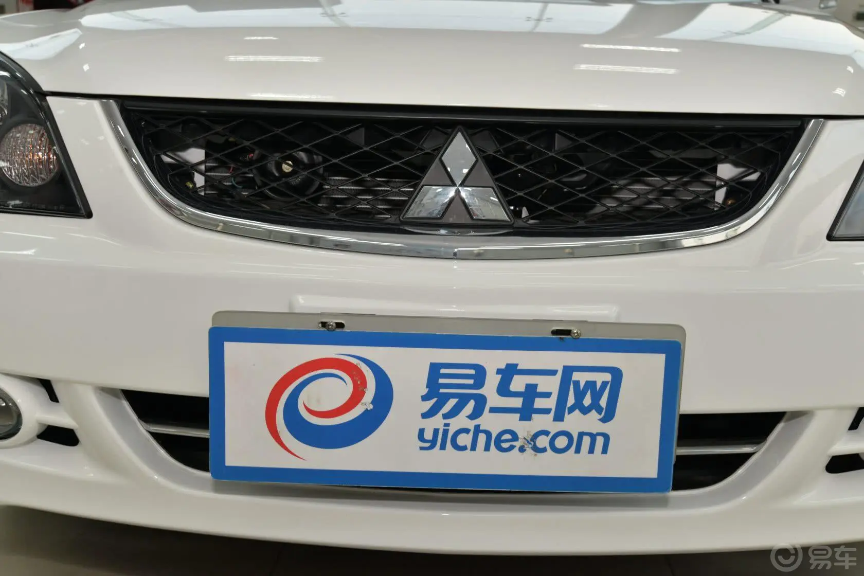 蓝瑟1.6L 手动乐购版 国四前格栅侧俯拍