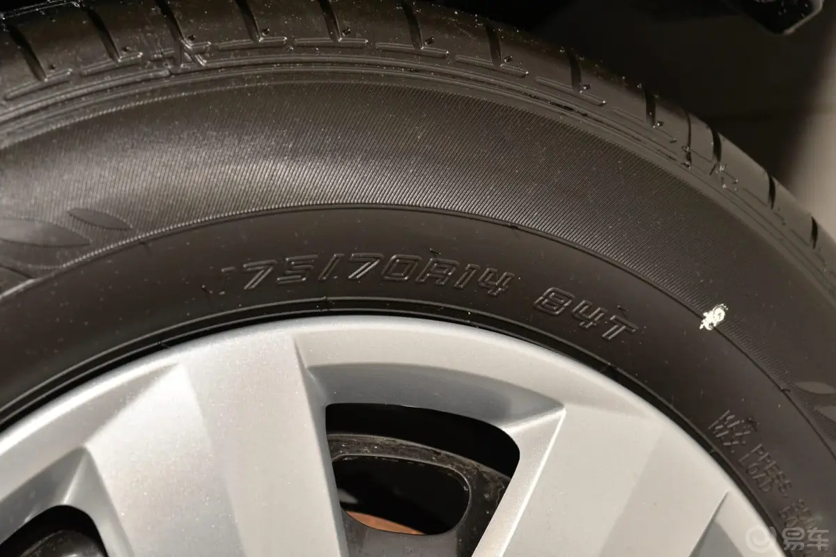 桑塔纳1.4L 手动 风尚版轮胎规格