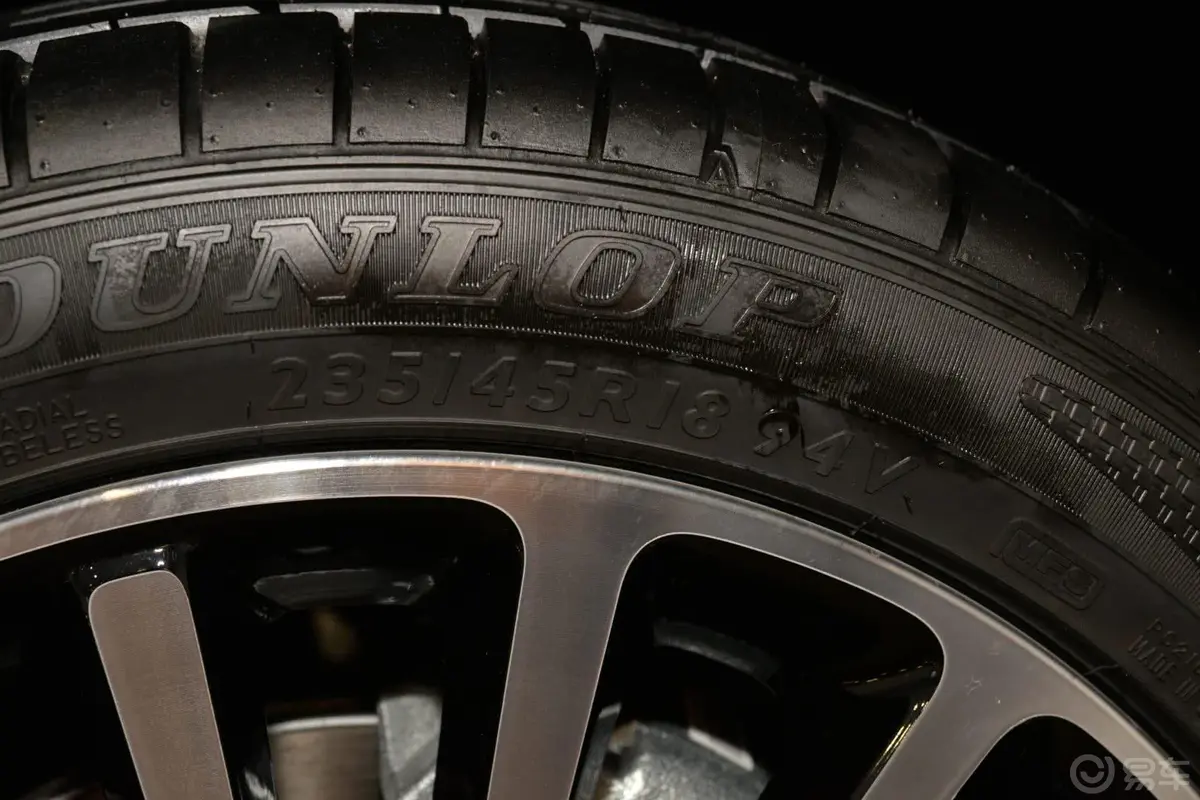 帕萨特1.8T 双离合 30周年纪念版轮胎规格
