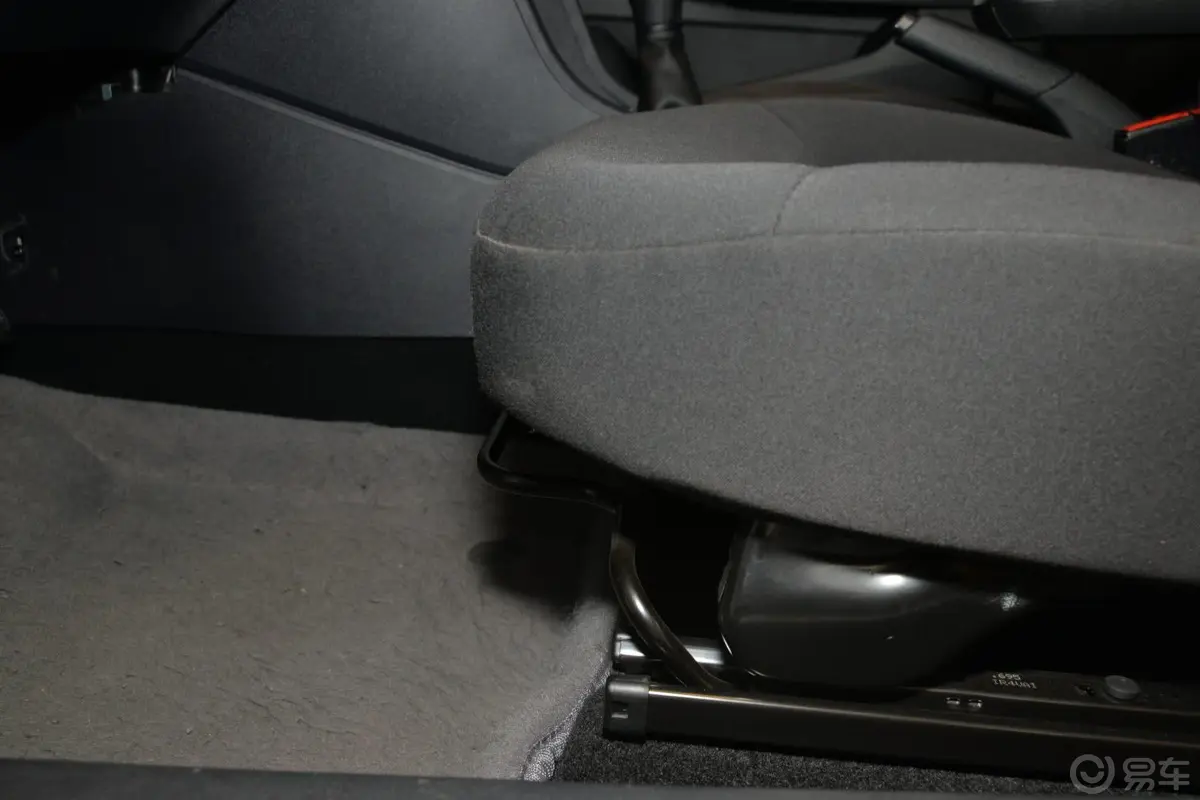 捷达1.4L 手动时尚型座椅调节键