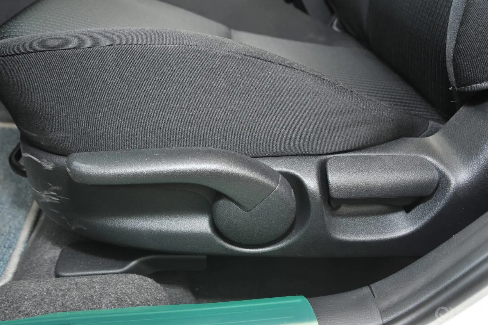 马自达3 星骋两厢 1.6L 自动 精英型座椅调节键