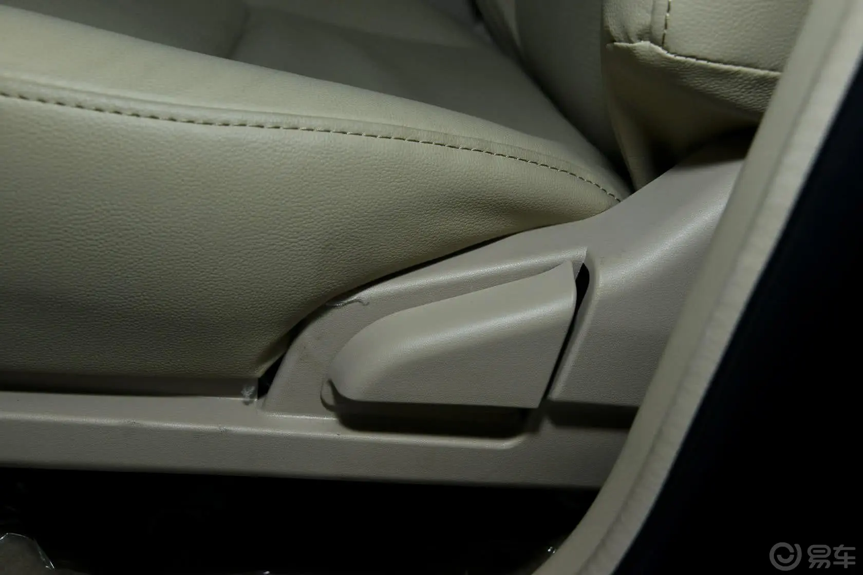 比亚迪F31.5L 手动 标准型 节能版座椅调节键
