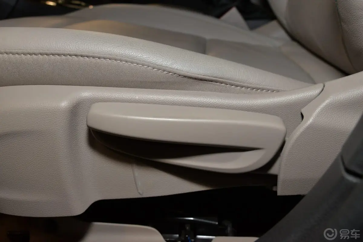 科鲁兹三厢 1.4T 自动豪华版座椅调节键