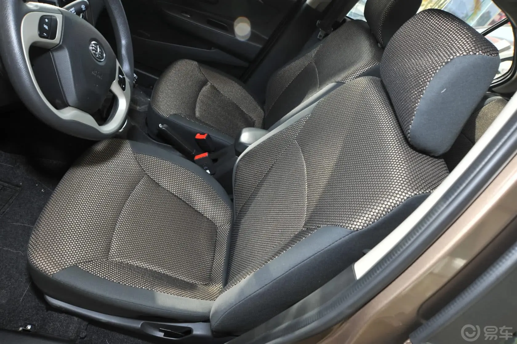 夏利N71.3L 手动 运动尊贵型驾驶员座椅