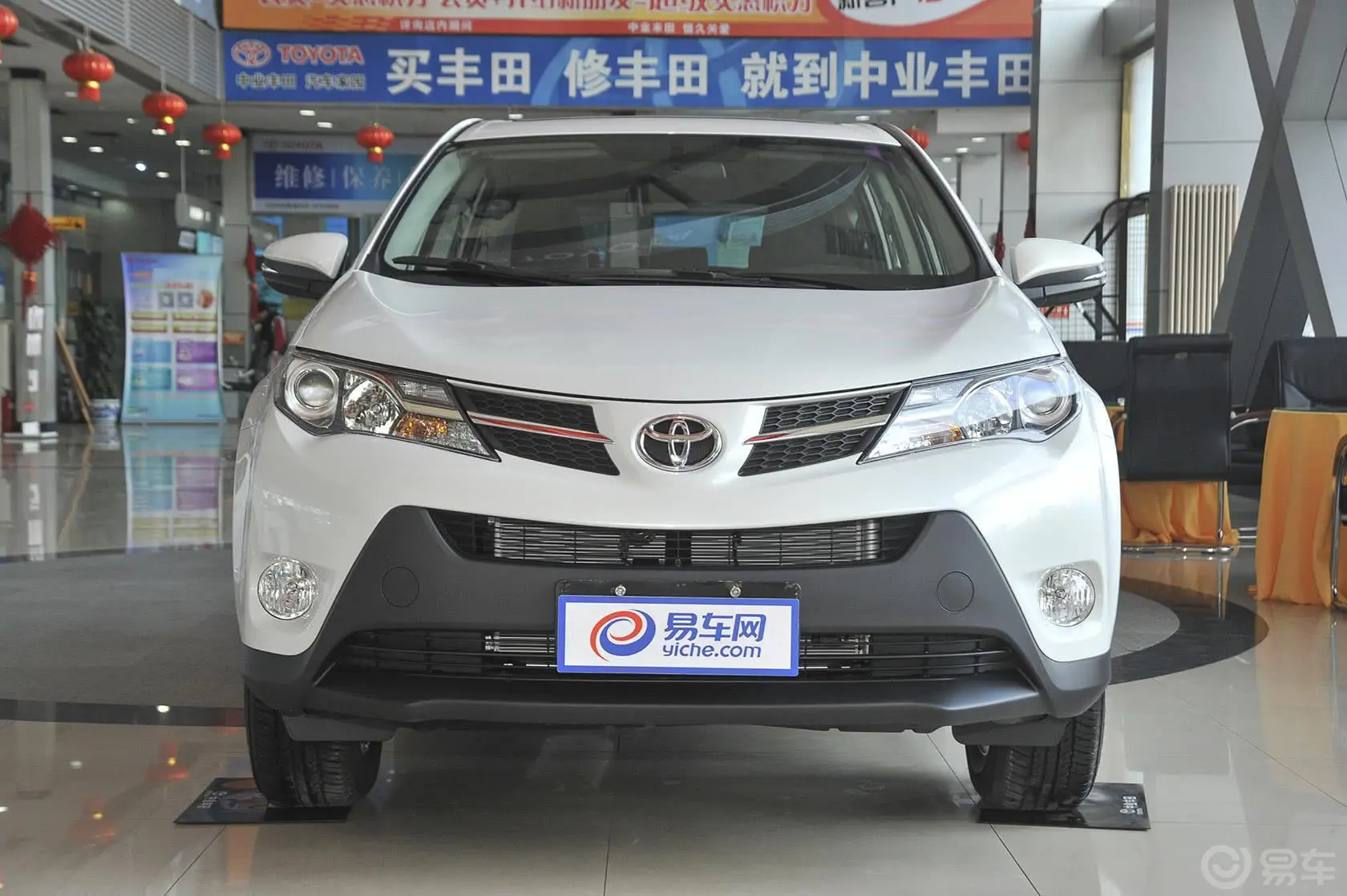 RAV4荣放2.0L CVT 两驱 风尚版正前水平